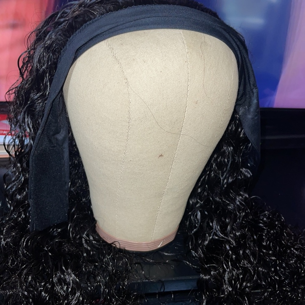 - Curly headband wig